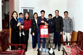 Tam Nông chăm lo cho học sinh có hoàn cảnh khó khăn