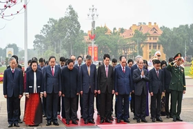 Các đồng chí lãnh đạo Đảng, Nhà nước vào Lăng viếng Chủ tịch Hồ Chí Minh