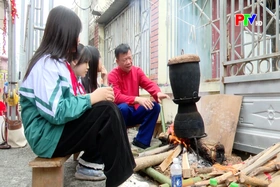 Về đất Mường đón Tết xưa