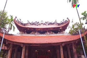 The unique architecture of Huong Canh communal house