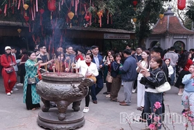 Đầu năm hành hương về với cội nguồn