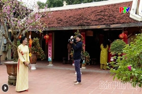 Áo dài Tết - Hồn Việt trong nhịp sống hiện đại