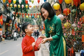 Cha mẹ lấy tiền lì xì của con, coi chừng bị phạt