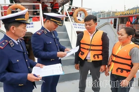 Siết chặt kỷ cương vận tải thủy mùa lễ hội trên hồ Hòa Bình