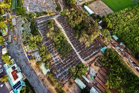 Biển người đổ về núi Bà Đen hành hương dịp đầu năm