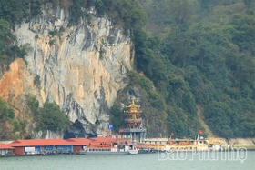 Sức sống mới trên lòng hồ Hòa Bình