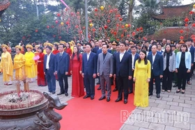 Incense Offering Ceremony Commemorating Mother Ancestor Au Co on the Day of the “Fairy’s Descent”