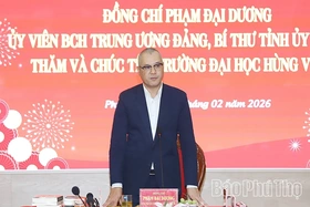 Provincial Party Secretary Pham Dai Duong Visits and Extends New Year Greetings to Hung Vuong University