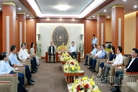 Ninh Binh Provincial Party Standing Committee Delegation Visits and Works with Phu Tho Province