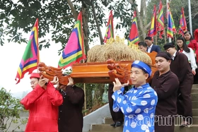 Rước “vía lúa” mong vụ mùa bội thu