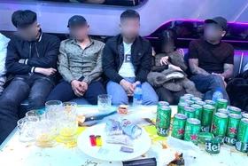 Đột kích quán karaoke lúc nửa đêm, phát hiện 19 dân chơi “bay lắc”