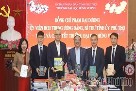 Bí thư Tỉnh ủy Phạm Đại Dương thăm, chúc Tết Trường Đại học Hùng Vương