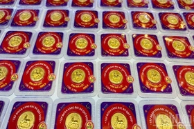 Giá vàng ngày 4/3: Vàng miếng, vàng nhẫn lao dốc, người mua vàng lỗ hơn 10 triệu chỉ trong 2 ngày