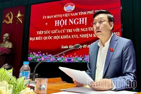 Ứng cử viên ĐBQH khóa XVI tiếp xúc cử tri 2 phường Phúc Yên và Xuân Hòa