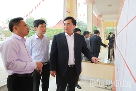 Chủ tịch UBND tỉnh Trần Duy Đông kiểm tra công tác chuẩn bị bầu cử tại một số địa phương