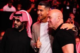 Cuộc chiến 1 tỷ USD giành quyền kiểm soát tương lai quyền Anh