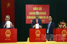 Bí thư Tỉnh ủy Phạm Đại Dương dự khai mạc và bỏ phiếu bầu cử tại phường Việt Trì