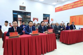 Standing Deputy Secretary of the Provincial Party Committee Bui Van Quang Attends Opening Ceremony and Casts Vote in Thanh Mieu Ward