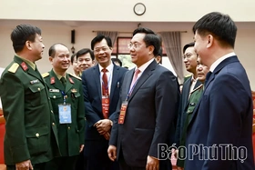 Chủ tịch UBND tỉnh Trần Duy Đông kiểm tra các khu vực bỏ phiếu