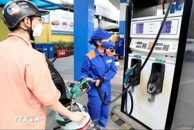 Giảm mạnh gần 4.000 đồng, giá xăng RON95-III xuống ngưỡng 25.240 đồng mỗi lít