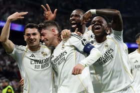 Valverde lập hattrick, Real Madrid đặt một chân vào tứ kết Champions League