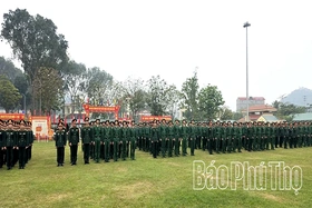 Trường Trung cấp Kỹ thuật Tăng thiết giáp ra quân huấn luyện chiến sĩ mới