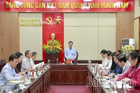 Phó Bí thư Thường trực Tỉnh ủy Bùi Văn Quang khảo sát, chỉ đạo công tác chuẩn bị bầu cử