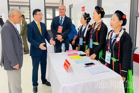 Phó Bí thư Tỉnh ủy Bùi Huy Vĩnh kiểm tra công tác bầu cử tại một số địa phương