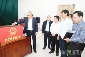 Bí thư Tỉnh uỷ Phạm Đại Dương kiểm tra công tác chuẩn bị bầu cử tại 2 phường Phúc Yên và Xuân Hòa