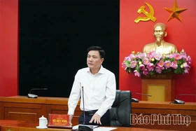 Phó Chủ tịch UBND tỉnh Vũ Việt Văn nghe báo cáo thẩm định một số dự án tại xã Tu Vũ