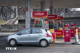 Giá dầu tăng vọt do lo ngại nghiêm trọng về nguồn cung năng lượng toàn cầu