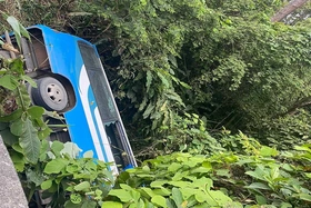 Xe ô tô khách mất phanh, lao xuống vực ở xã Tam Đảo