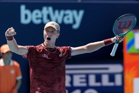 Tay vợt số 151 thế giới gây sốc ở Miami Mở rộng