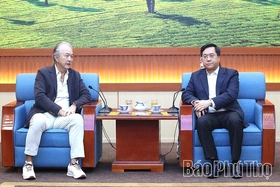 Provincial Chairman Tran Duy Dong Works with Singapore’s YCH Group