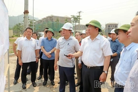 Provincial Chairman Tran Duy Dong Conducts Field Inspection and Directs Efforts to Accelerate Key Projects in Hoa Binh Area