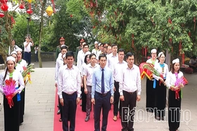 Xã Mường Bi dâng hương tưởng niệm các Vua Hùng