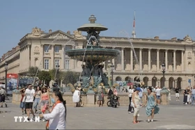 Nước Pháp trải qua đợt nóng bất thường, nhiệt độ cao hơn bình thường 14 độ C