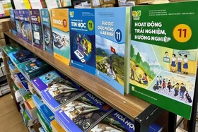 Chuẩn hóa sách giáo khoa điện tử từ nội dung đến quy trình chuyển thể, thẩm định