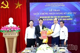 Trao chứng nhận đầu tư Dự án Nhà máy Ống thép Việt Nam VinaPipe