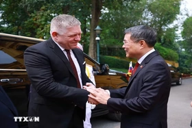 Thủ tướng Lê Minh Hưng chủ trì Lễ đón Thủ tướng Slovakia thăm chính thức Việt Nam