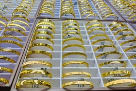 Giá vàng ngày 13/4: Trong nước, thế giới đồng loạt giảm mạnh khi đàm phán Mỹ-Iran thất bại