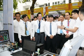 Tư vấn định hướng nghề nghiệp - tuyển sinh và kết nối cung - cầu lao động