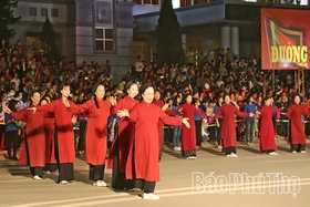 Rực rỡ sắc màu Lễ hội văn hóa dân gian đường phố