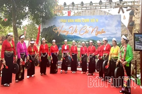 Rộn ràng lời ca, tiếng hát tại Hội trại văn hóa lễ hội Đền Hùng