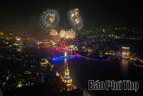 Rực rỡ “hoa trời” dịp Giỗ Tổ