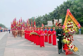 Trang trọng đón các đoàn đại biểu về dự Lễ Giỗ Tổ Hùng Vương tại Đền Hùng