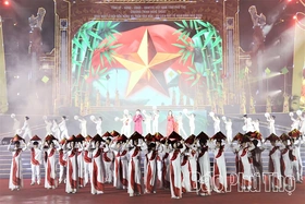 Rộn ràng thanh âm, trải nghiệm văn hóa ngày hội trên quê hương Đất Tổ