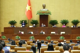 Quốc hội chốt bỏ ngưỡng chịu thuế 500 triệu đồng với hộ kinh doanh