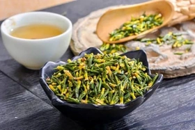 6 loại trà thảo dược dễ làm tại nhà giúp mát gan, ngủ ngon