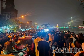 Brilliant “Sky Flowers” Resonate During the National Commemoration